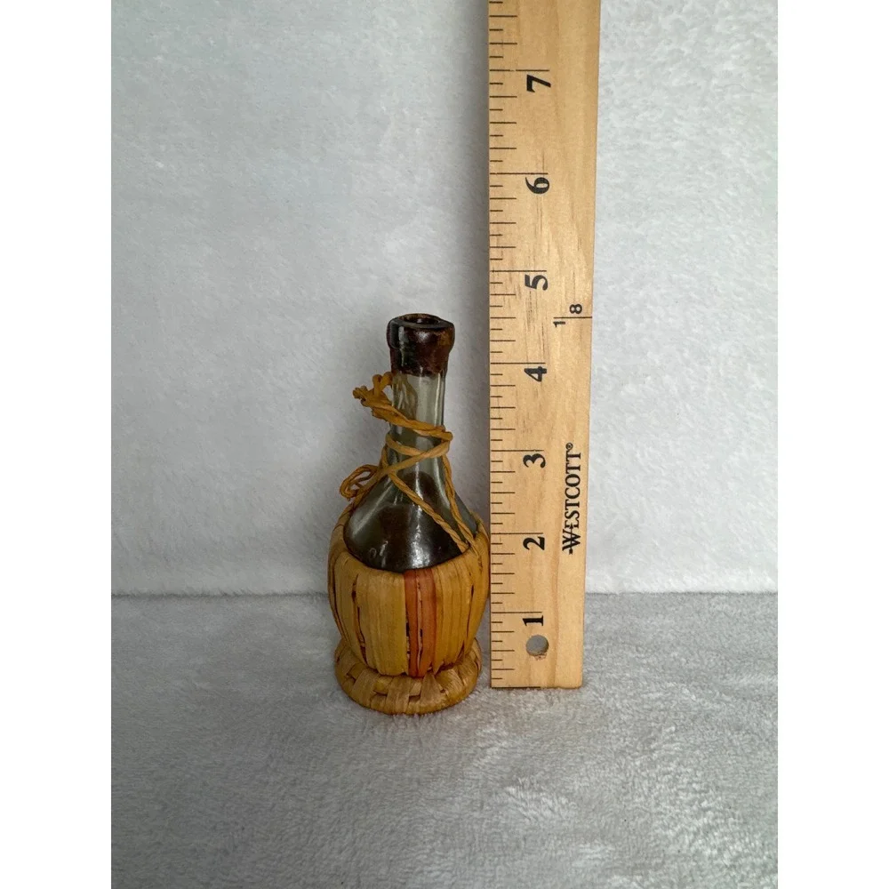 Vintage 1971 Italian Chianti Wine Bottle Straw Basket Unisex OS Tan Good